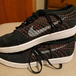 Nike mesh tennis shoe